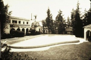 En el "Jardín de Alá", Alla Nazimova también actuaba de celestina entre algunoas de las actrices que allí asistían