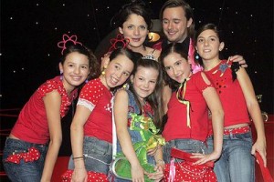 María Isabel y su equipo tras ganar el festival. Fuente: El País