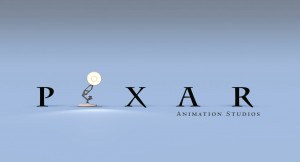 Créditos iniciales de cualquier animación de Pixar.