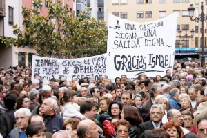 3000 personas manifestándose a favor del alcalde que acosó a Nevenka