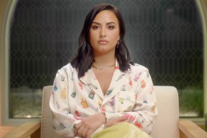 Demi Lovato durante su entrevista para la docuserie.  Fuente: Youtube 